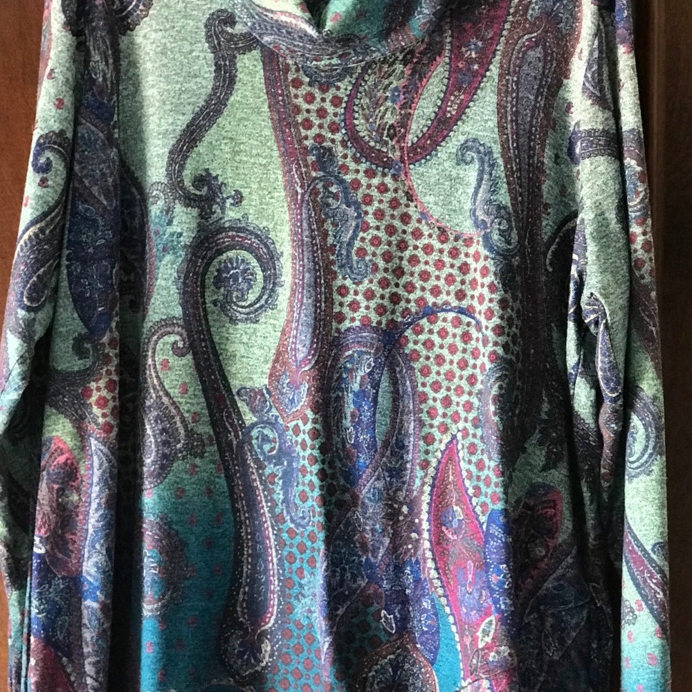 BEAUTIFUL "AVENUE" TURTLE NECK TUNIC - SIZE 18/20